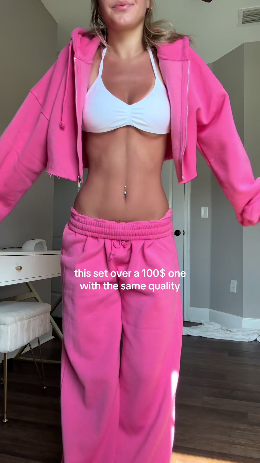 @shopchloemhollis