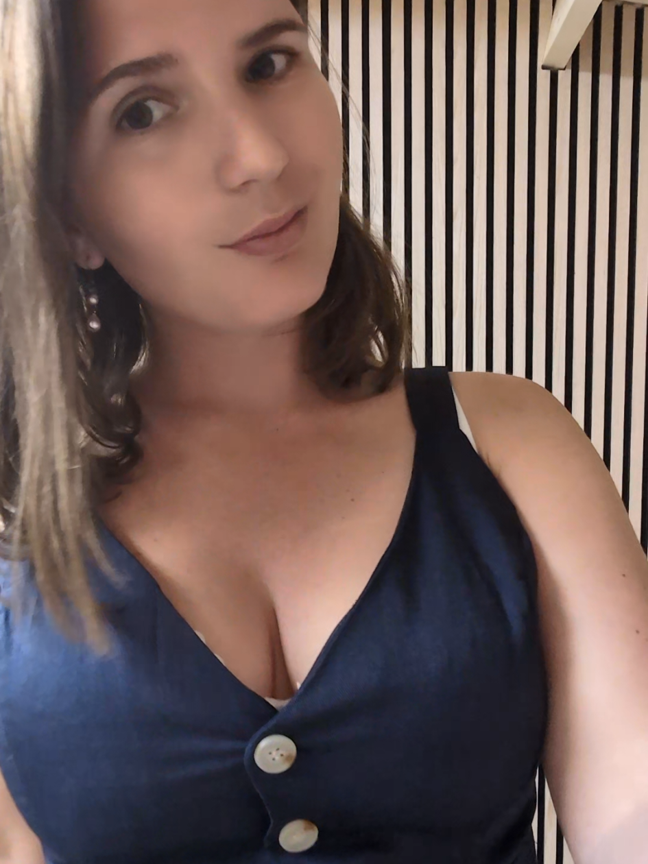 @justme-elena