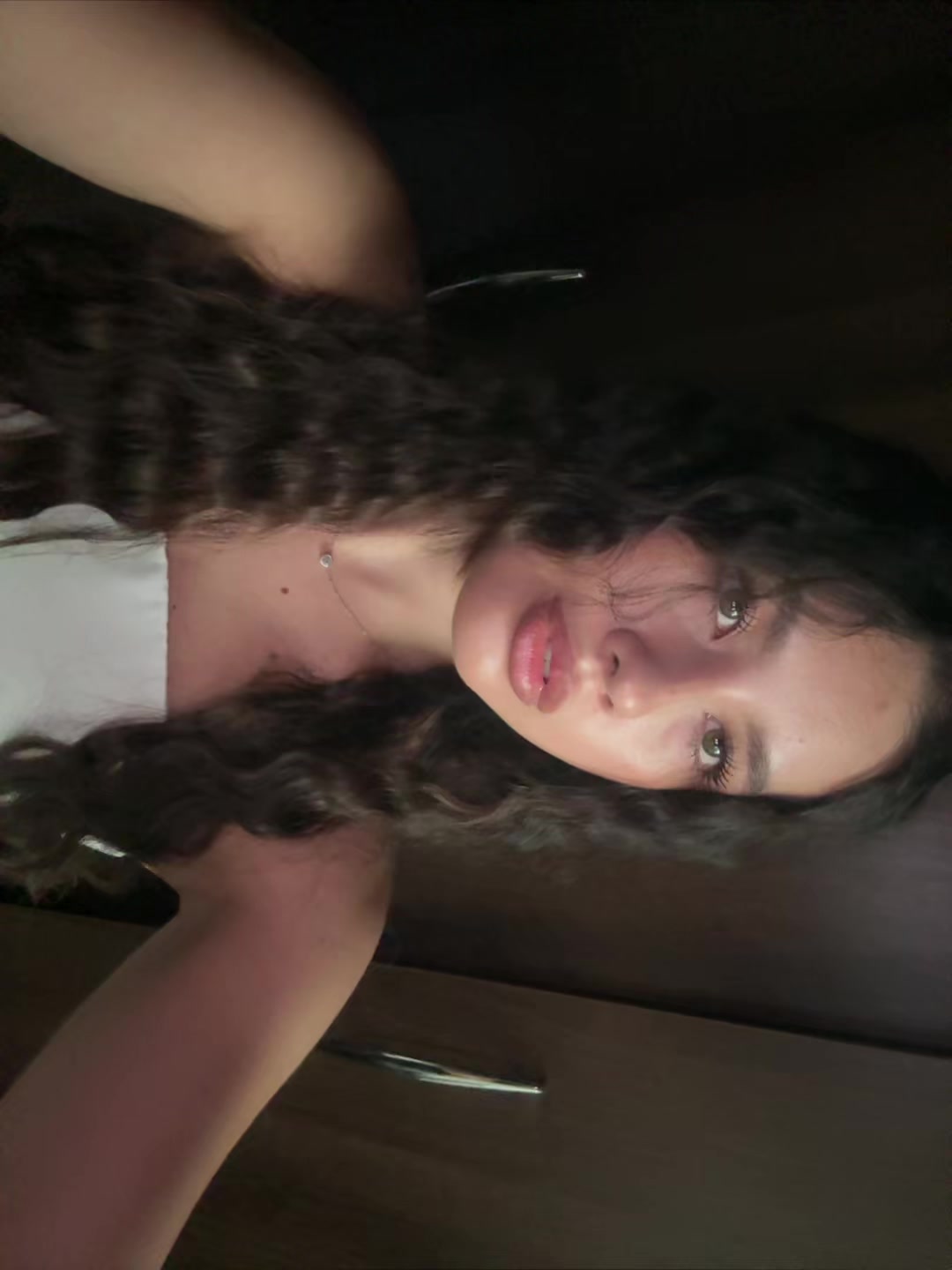 @•