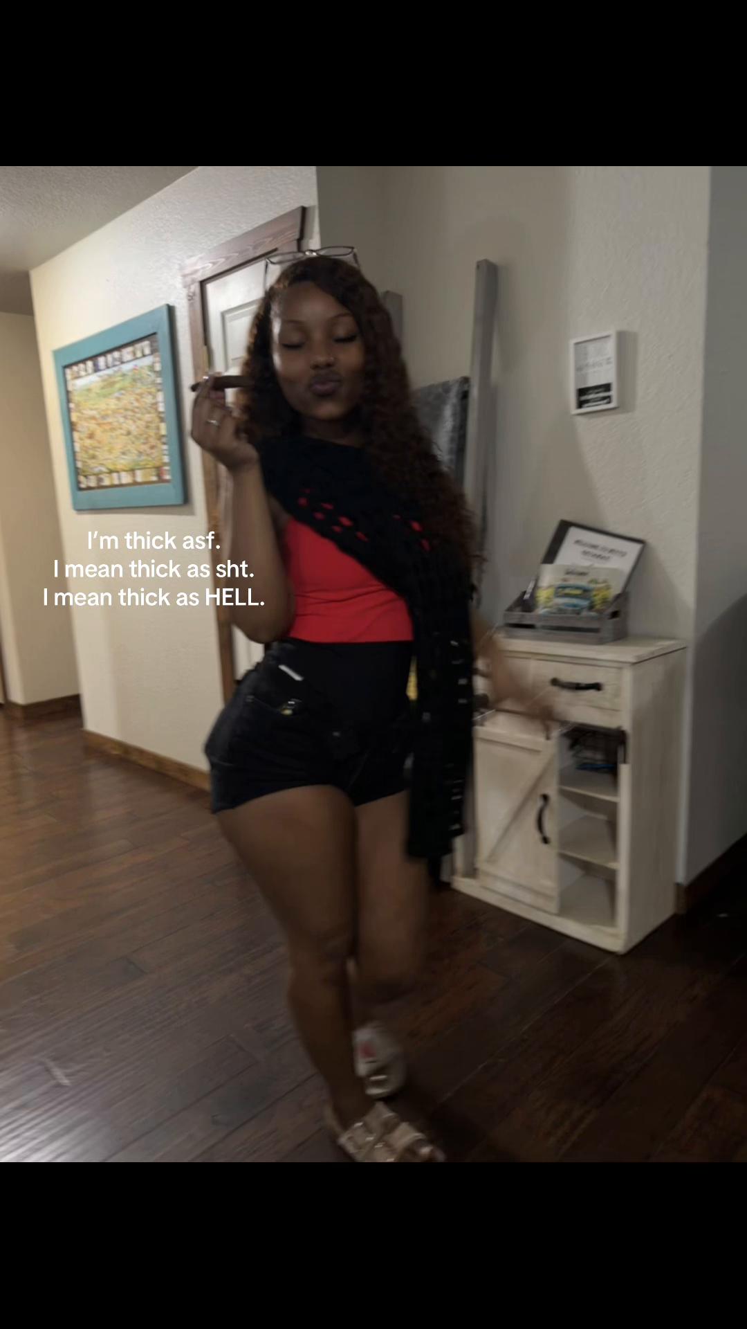 @moni 𖣂