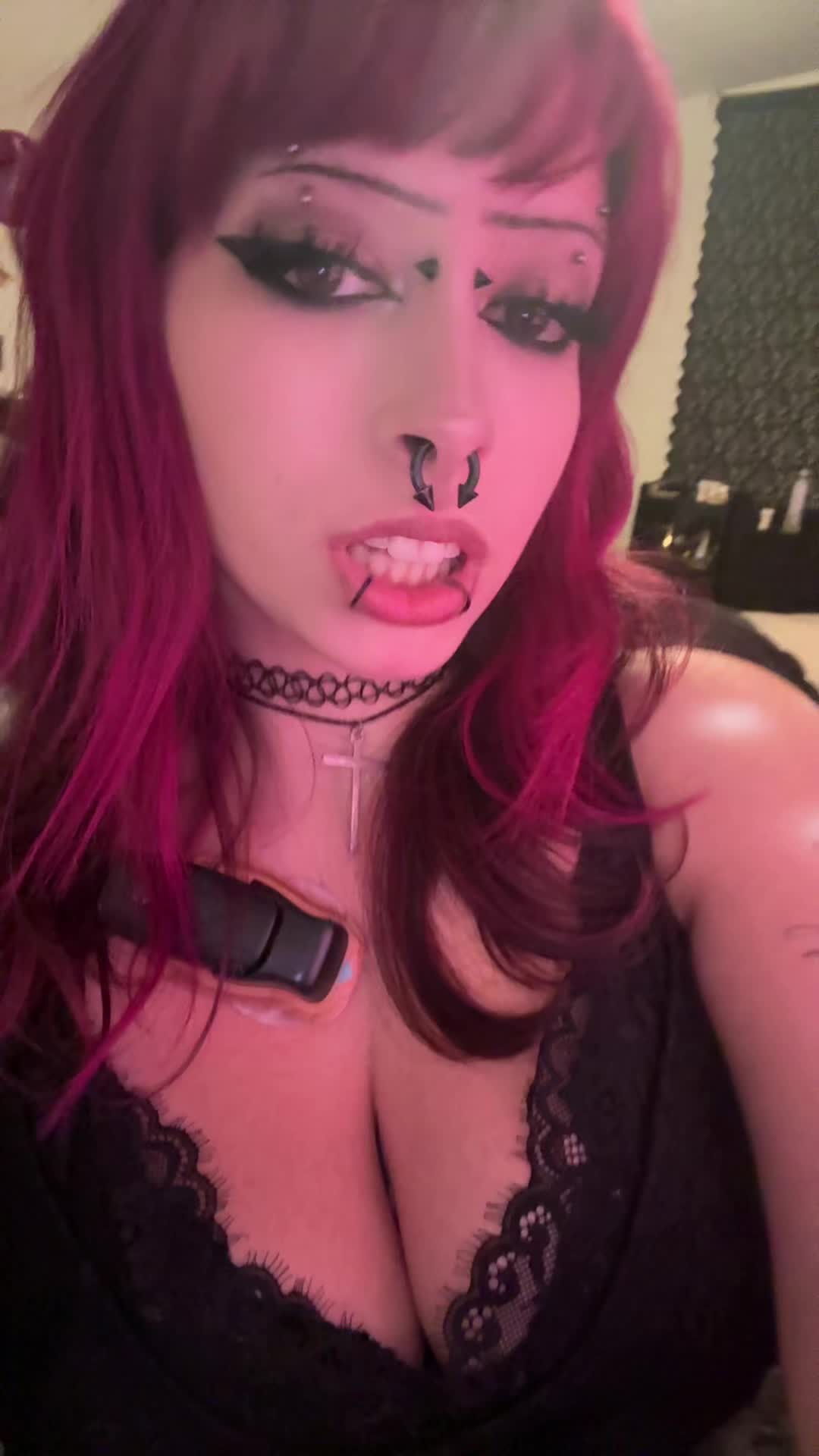 @JaneSpookyHot