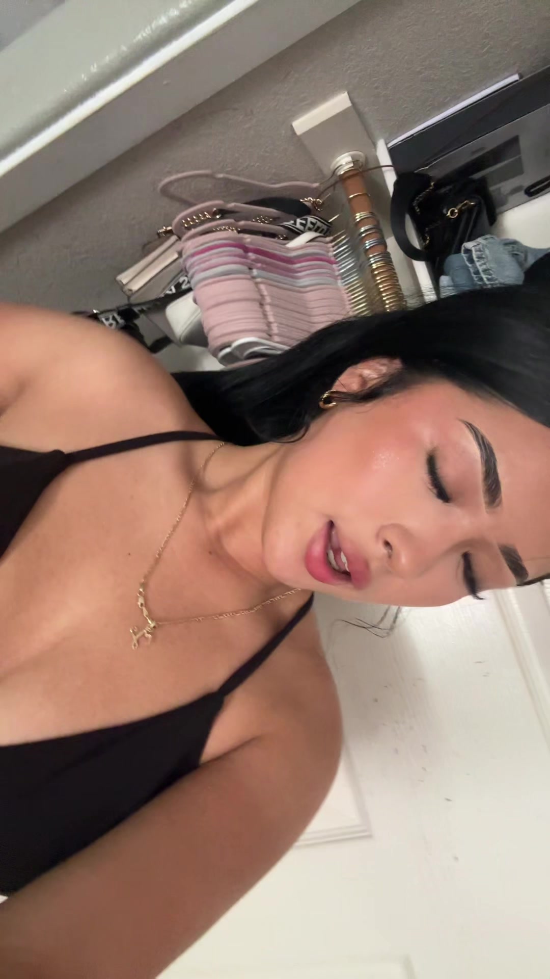 @𝐋.𝐑