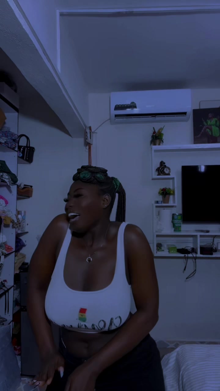 @Akua_Bhornrich💚
