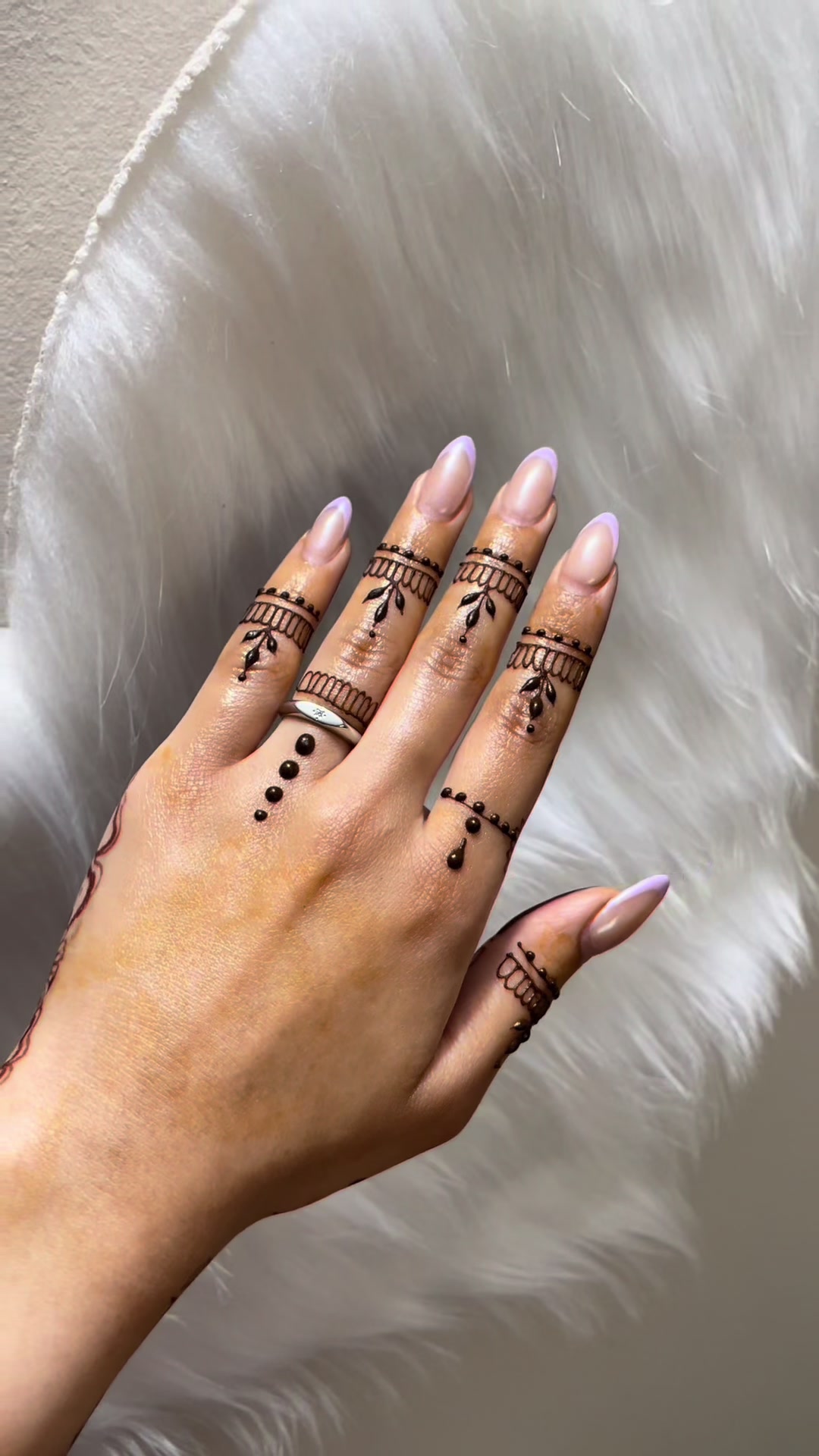 @charmsofmehandi