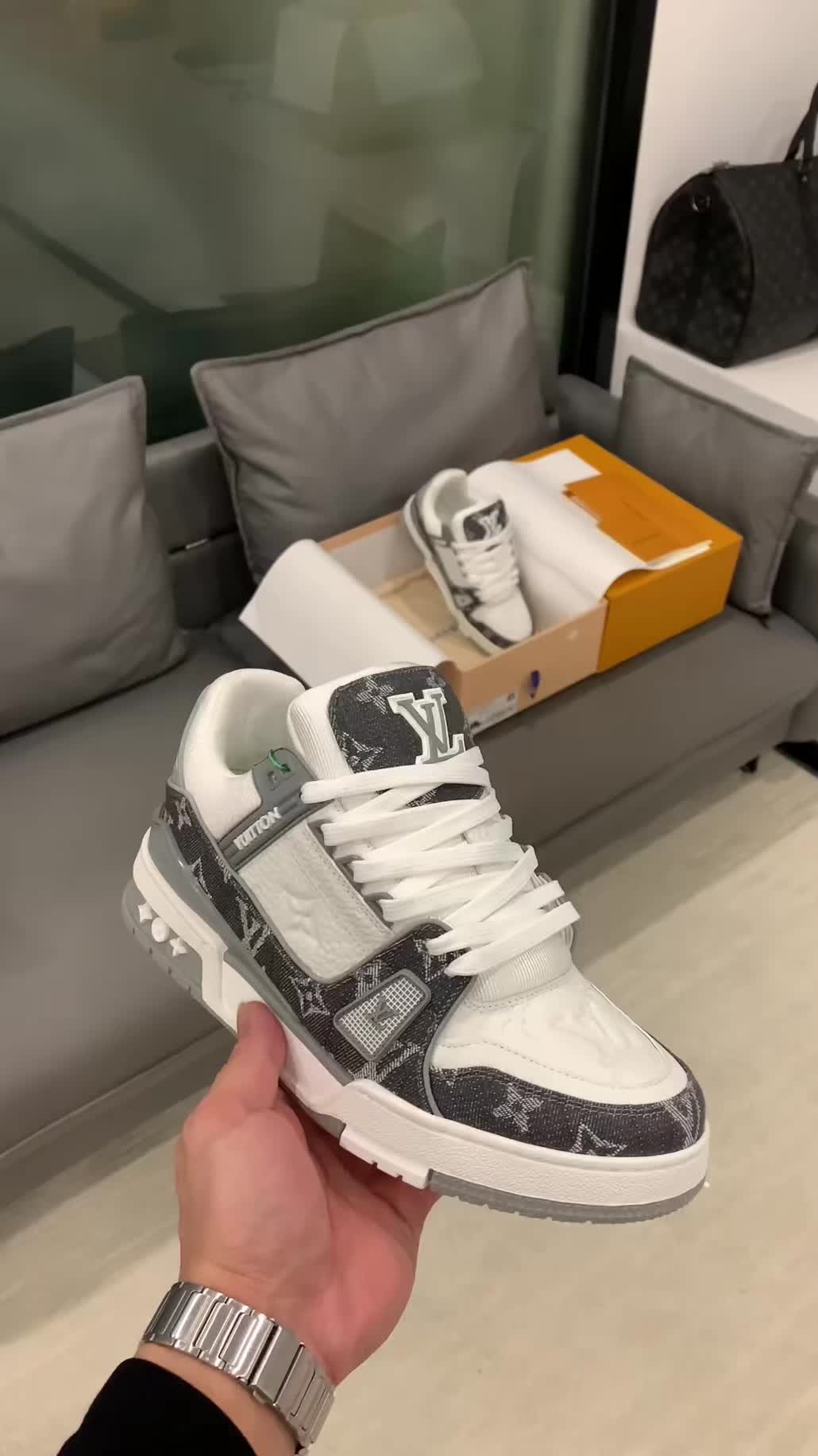 @Apex Sneakers
