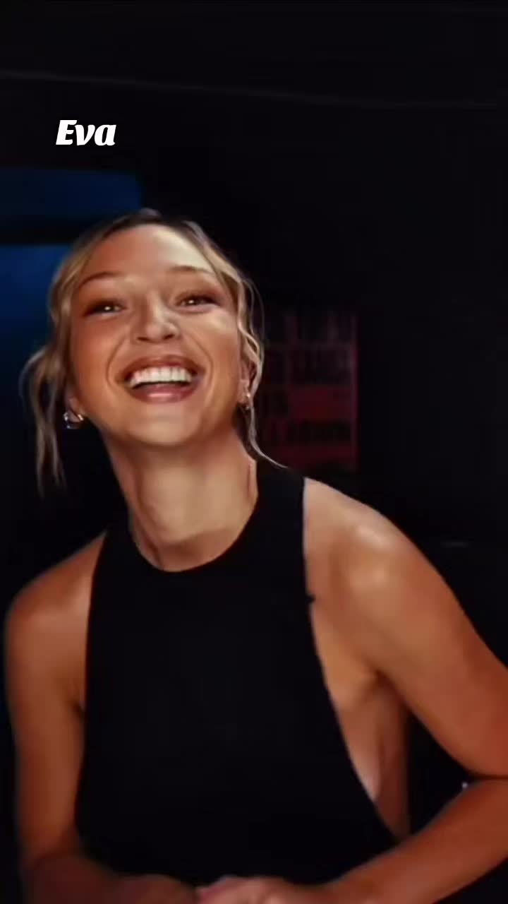 @Eva Queen Fan