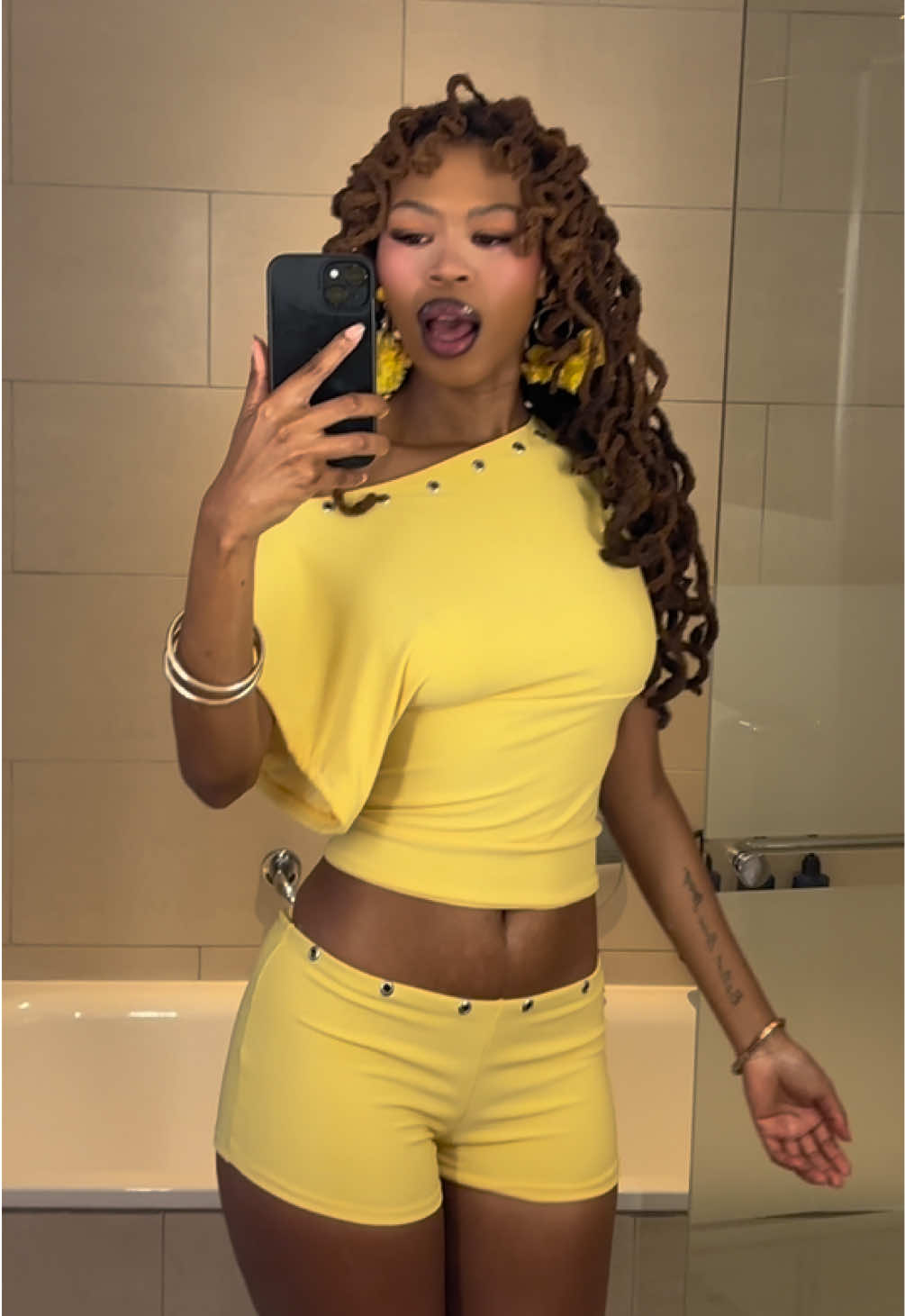 @LocHive 🍯