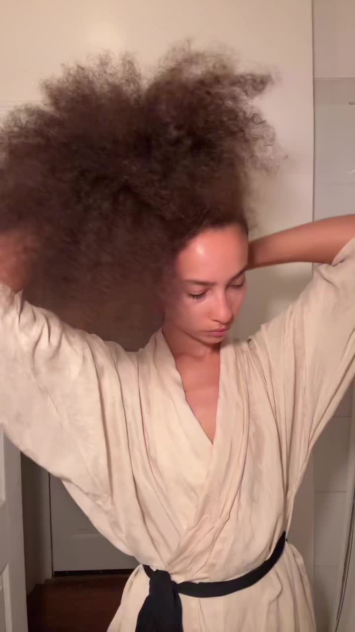 @leaheliopulos