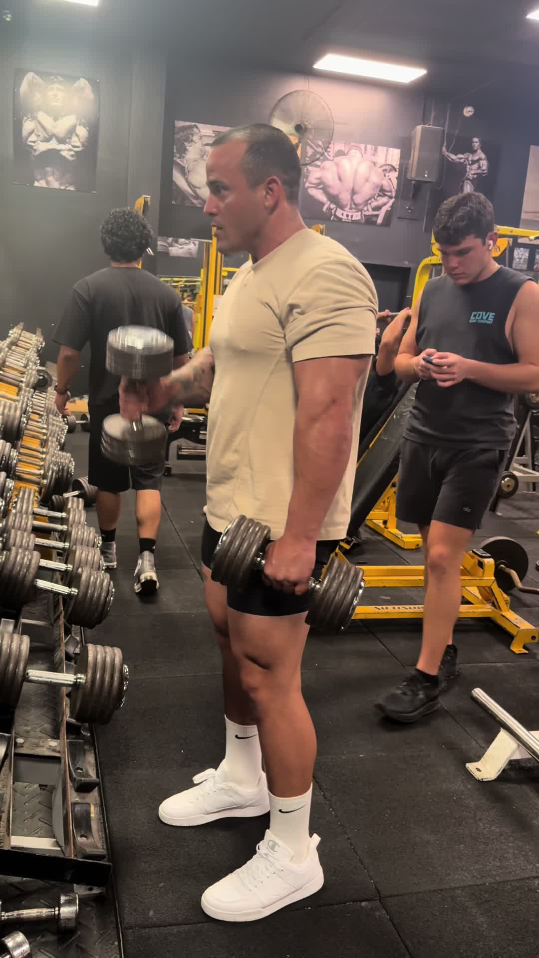 @Leandro González