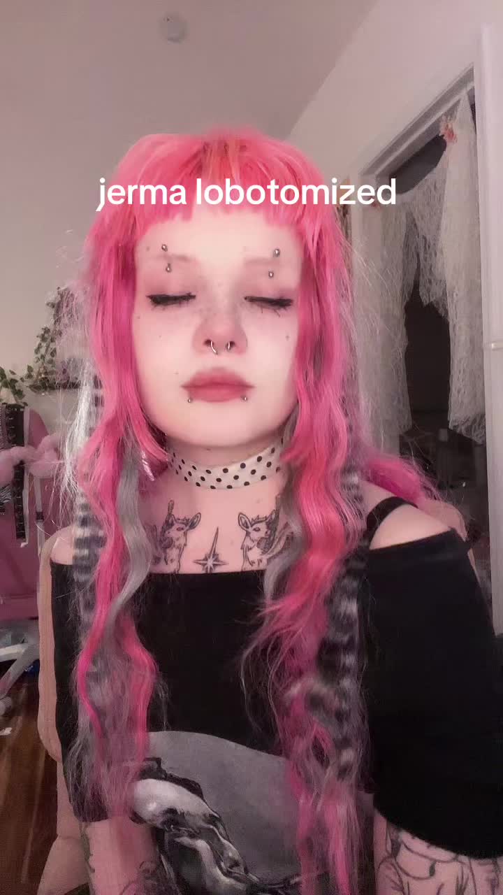 @kneesock