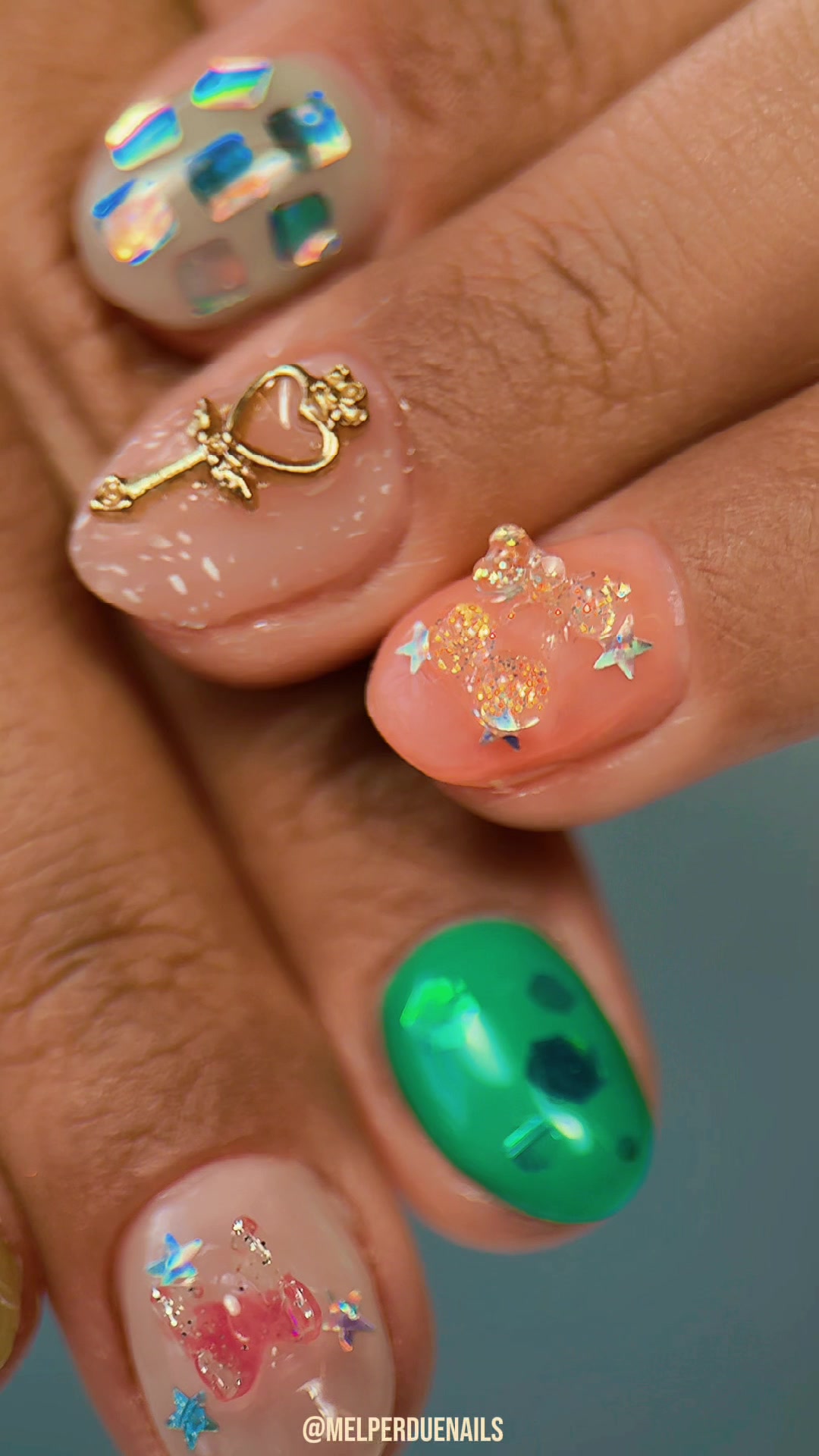 @Mel | Russian Manicurist