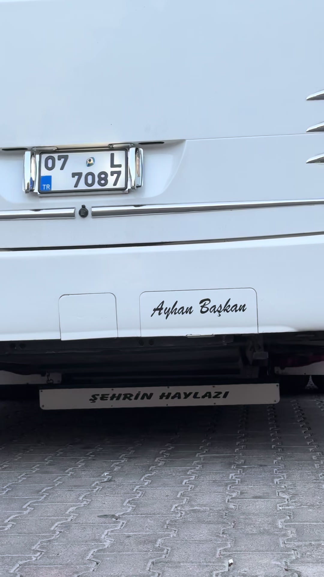 @Ayhan Özden