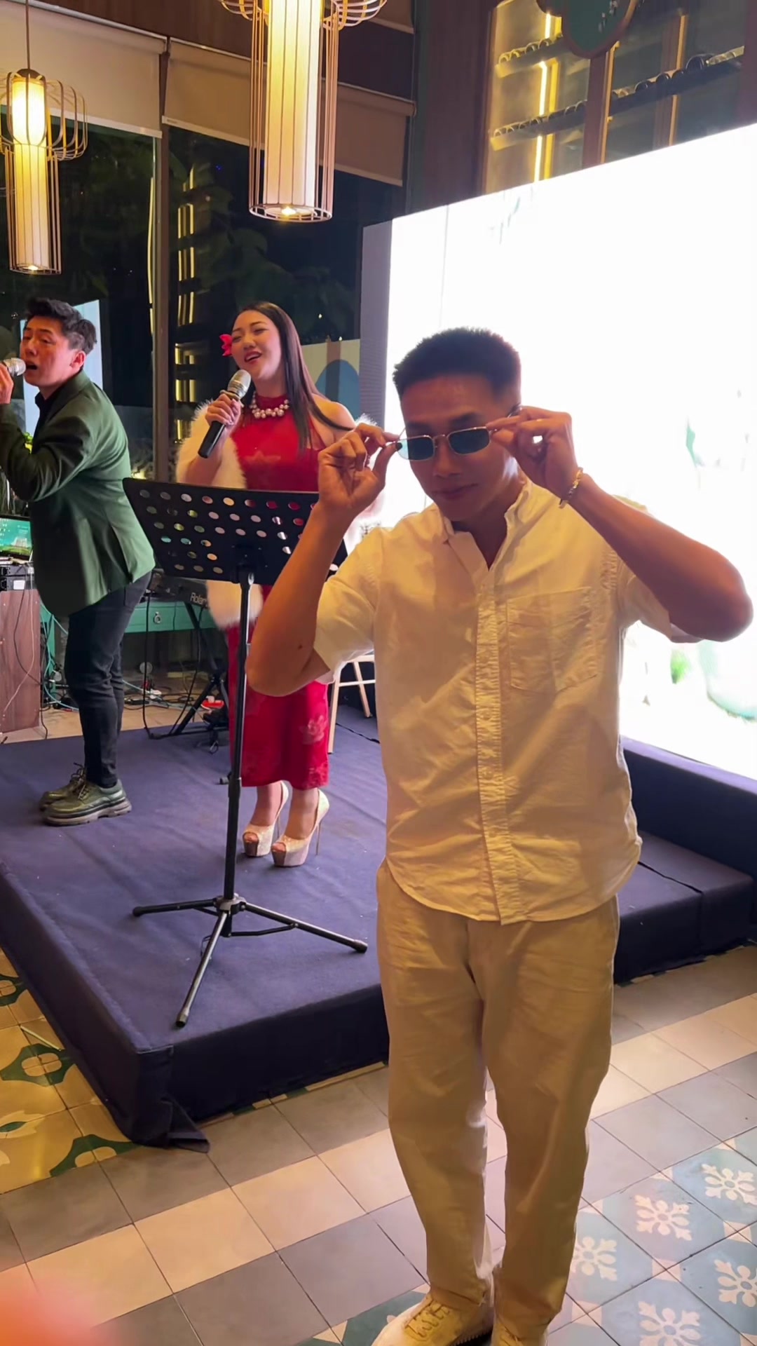 @Huy (em ruột Tiến chiều khách)