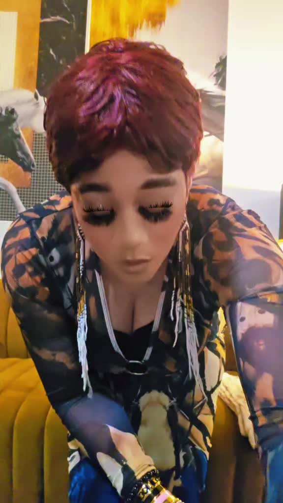 @Demi