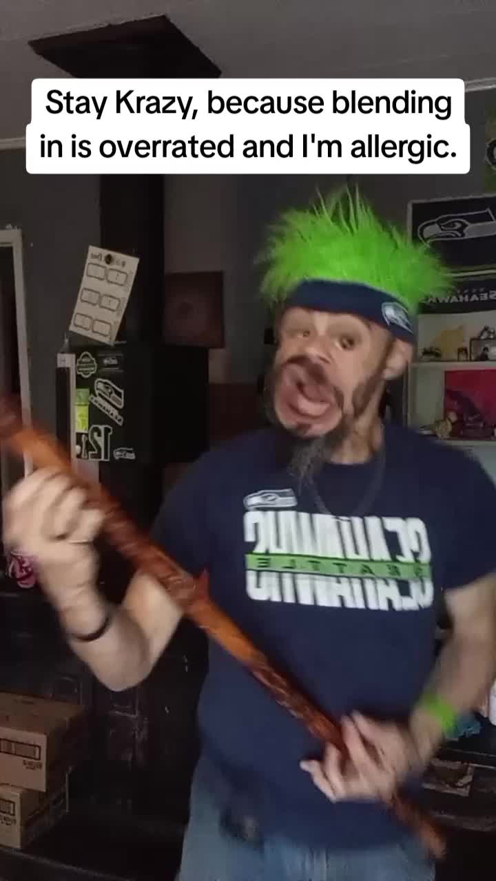 @🤪KrAzY🤪Mike C-Hawk💙💚