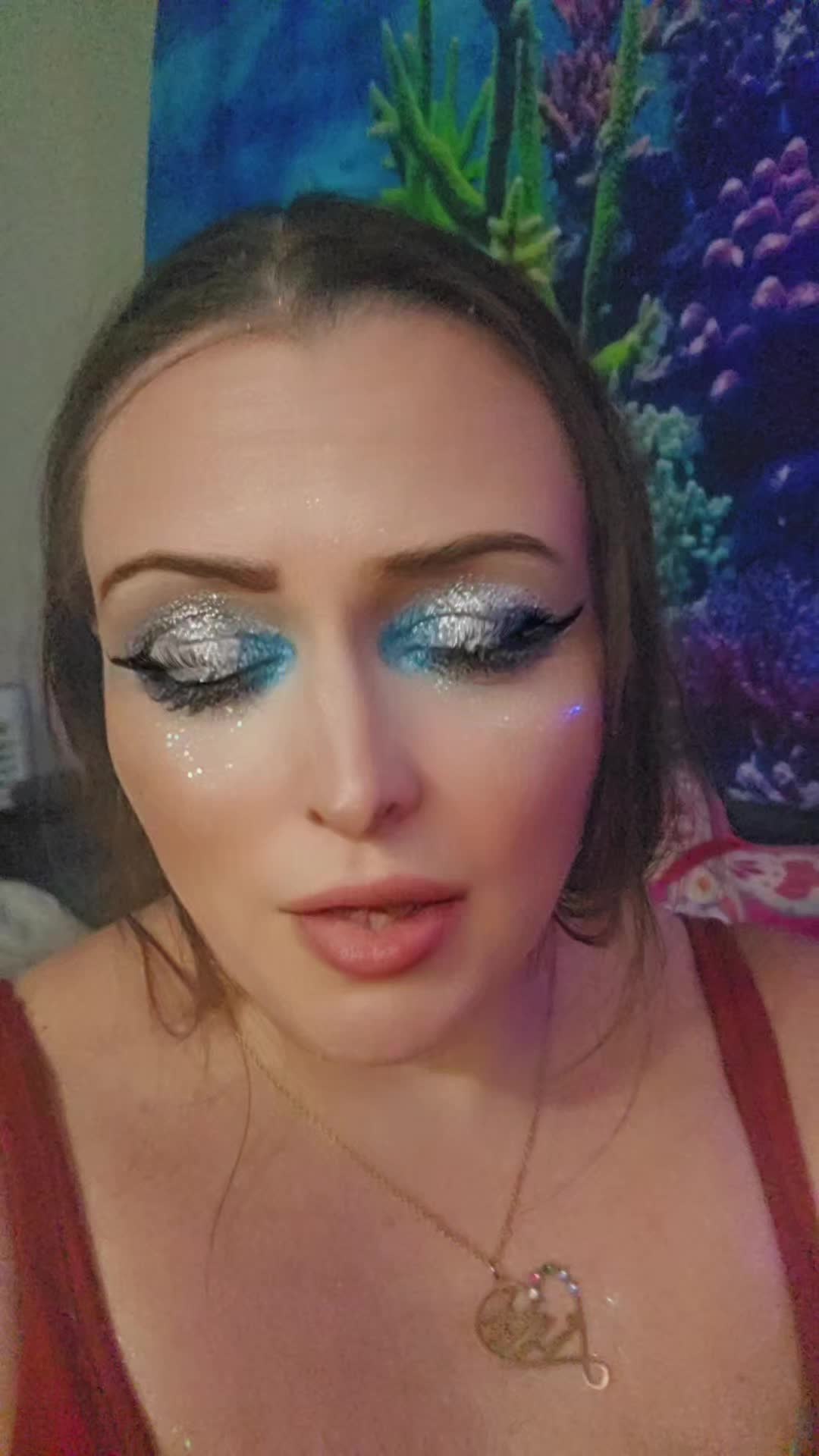 @KimCroft🧸🌹💙🎸🐋🐬🦋😈👻☘️🔥