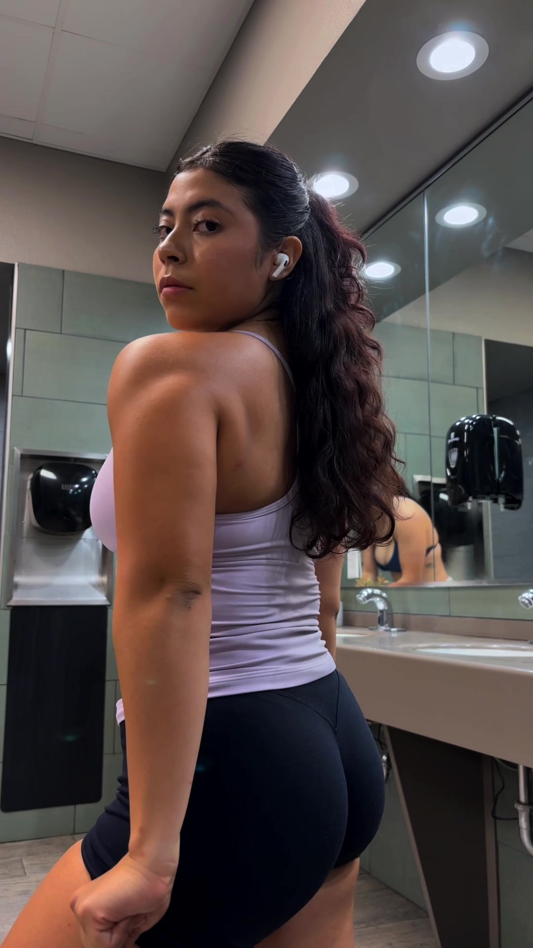 @Bella