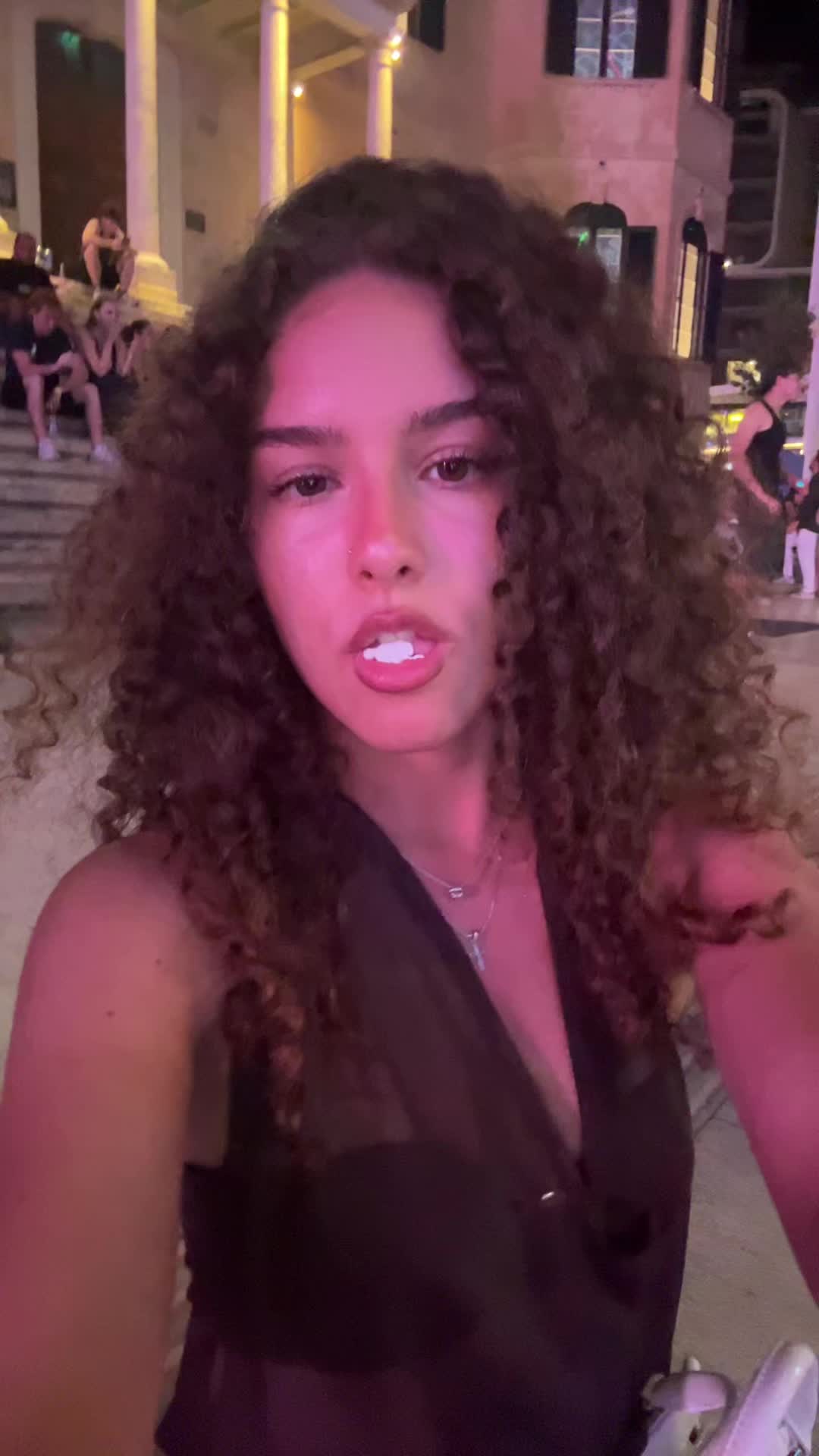@👤