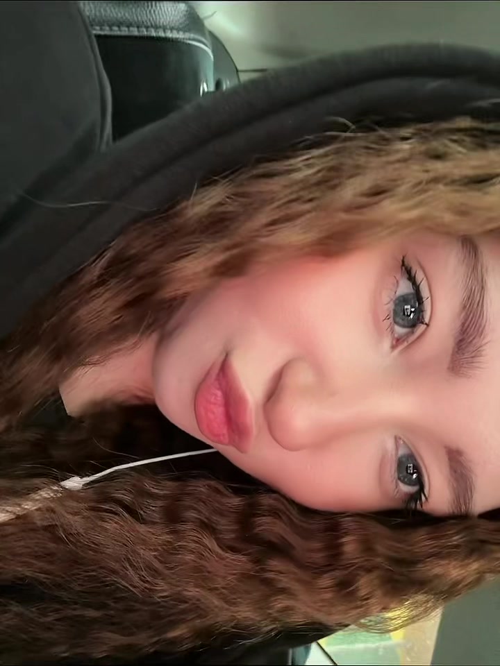 @vixxxi