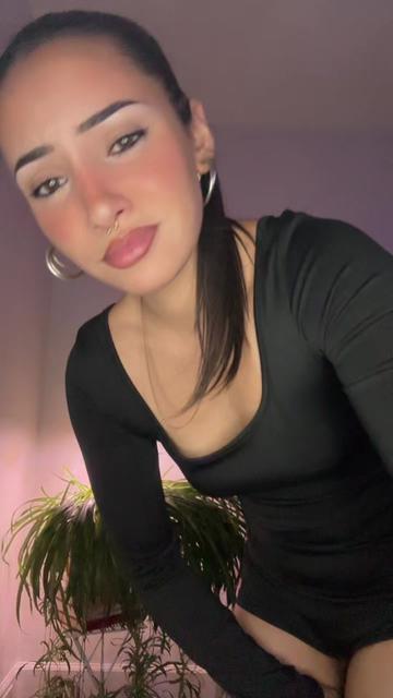 @AlexaFitg