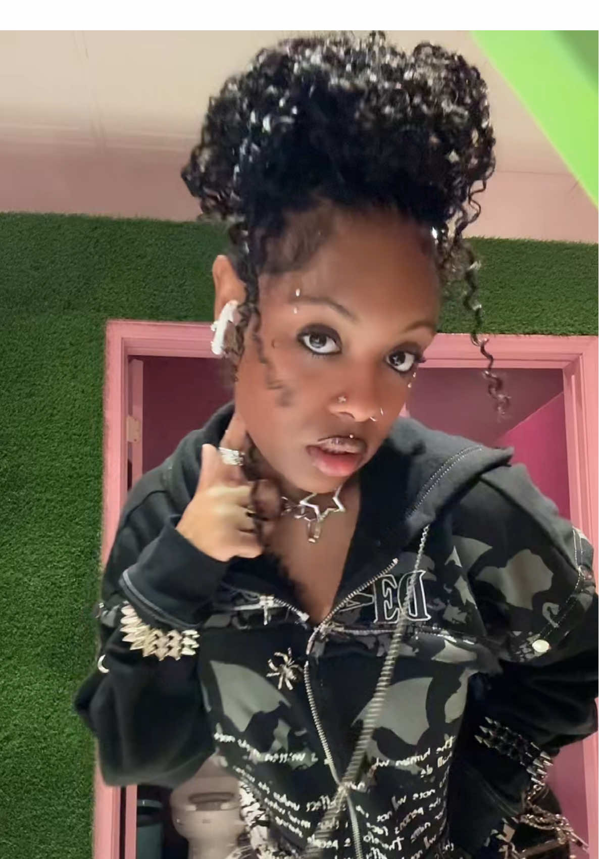 @Rockstar Kira👩🏼🎤.