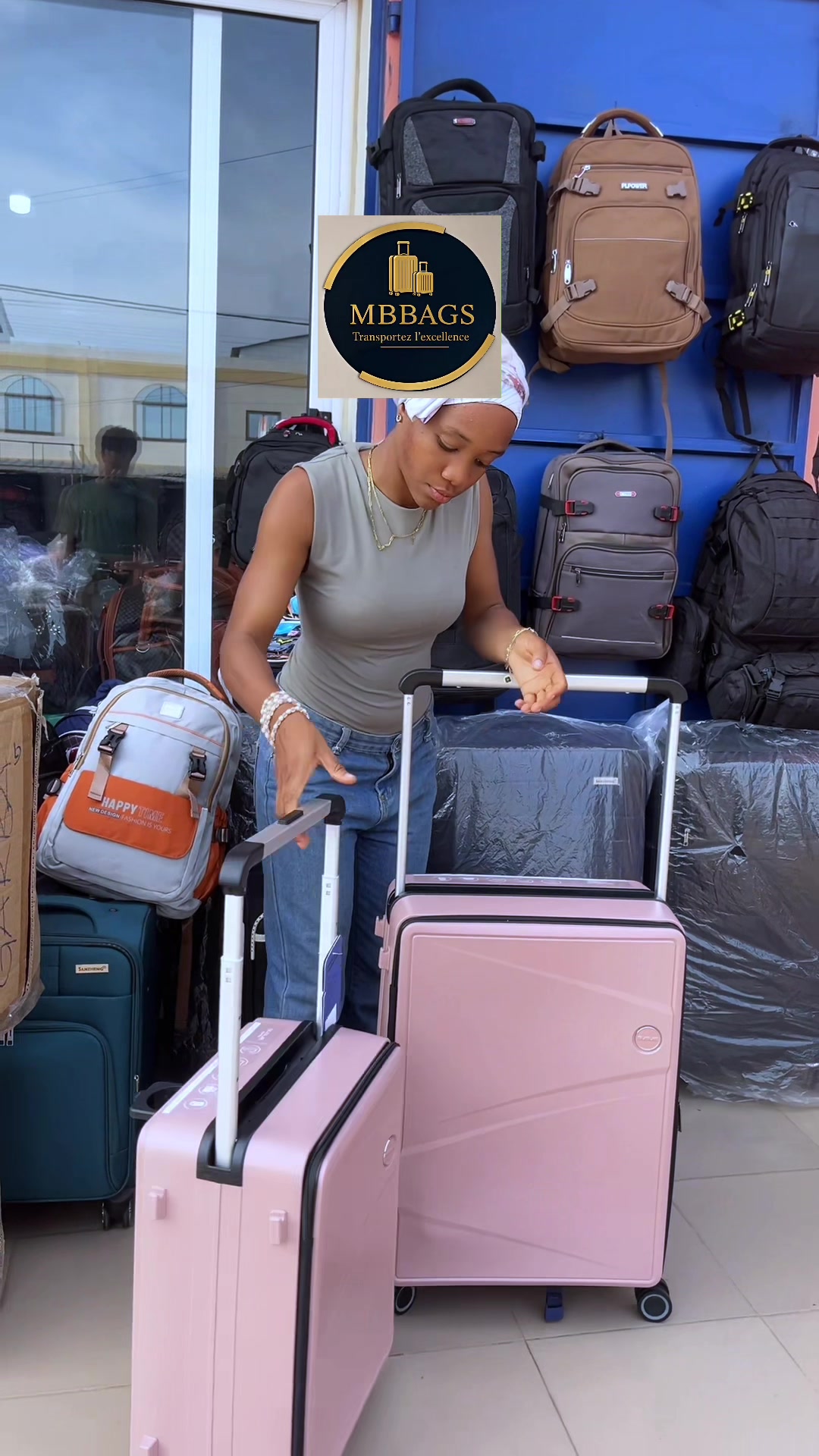 @Vendeur de valises &agrave; lom&eacute;