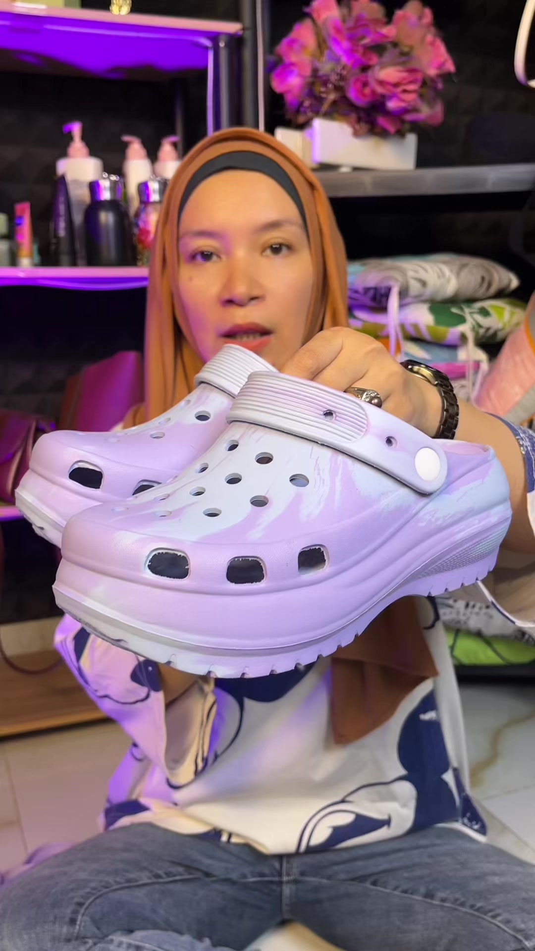 @LELI si paling TAS dan SANDAL