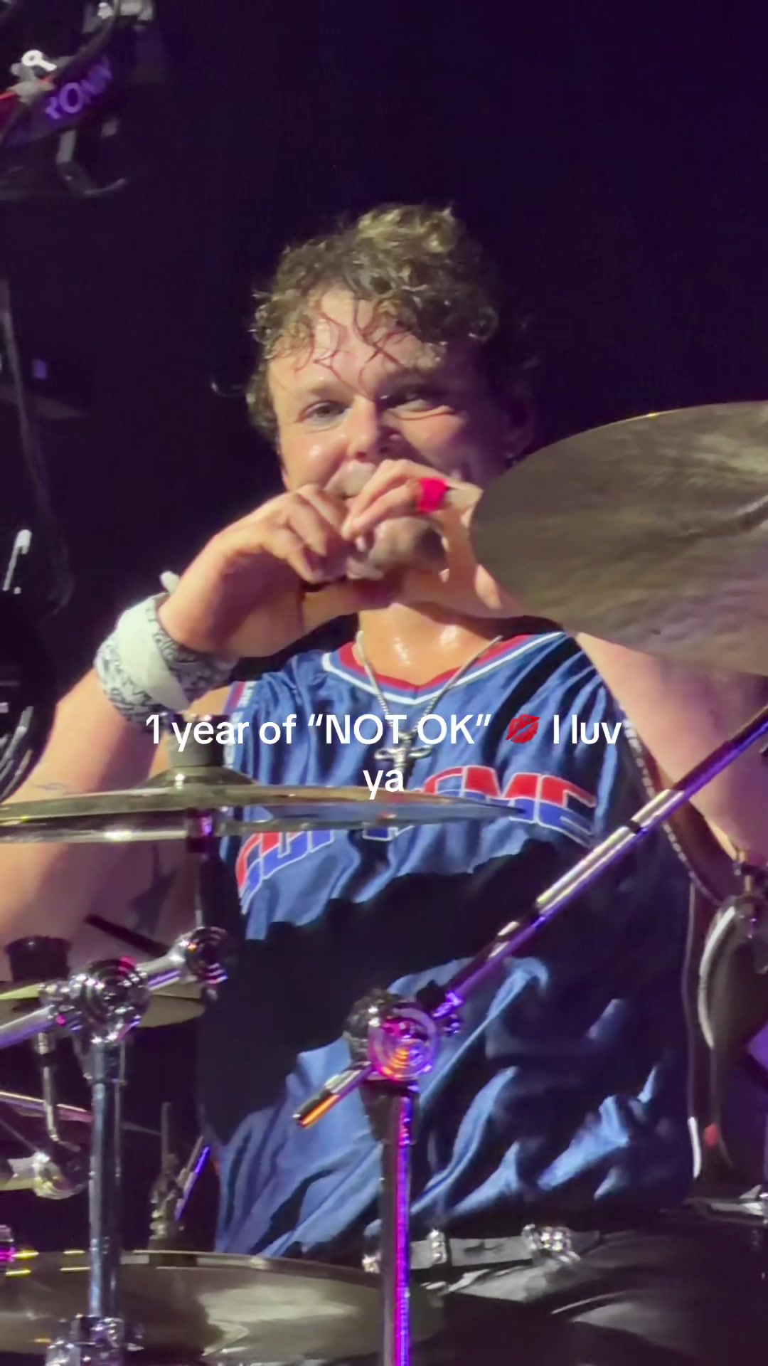 @Ashton irwin