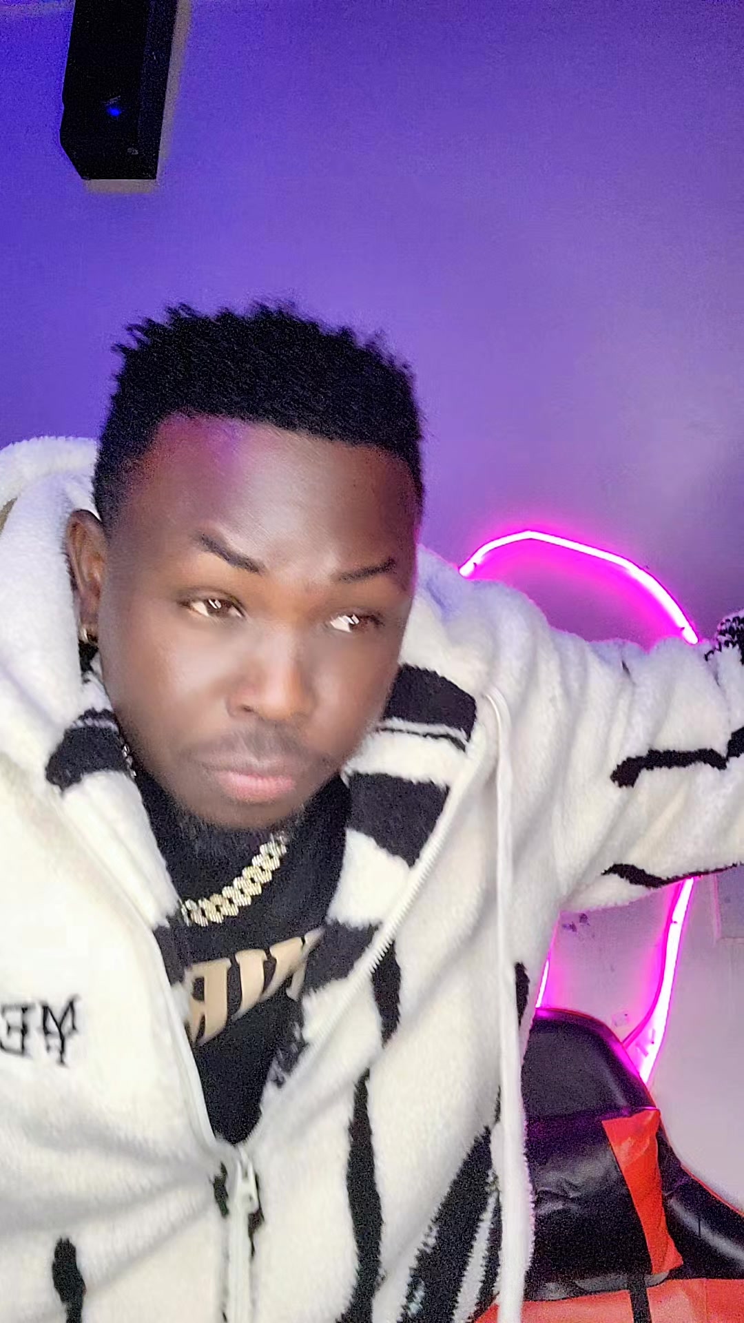 @MR HANDSOME OFFICIAL LIVE
