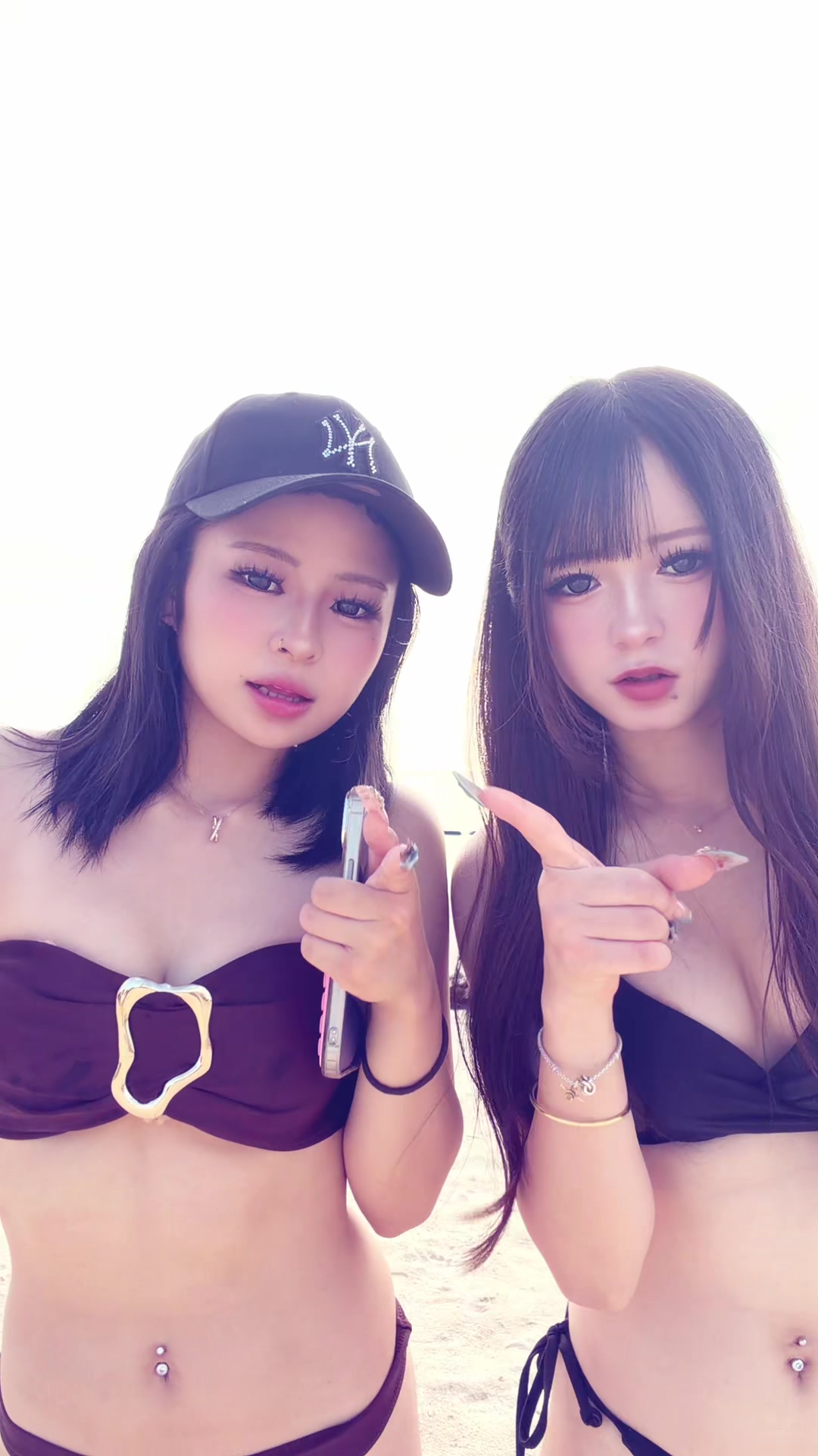 @にこ