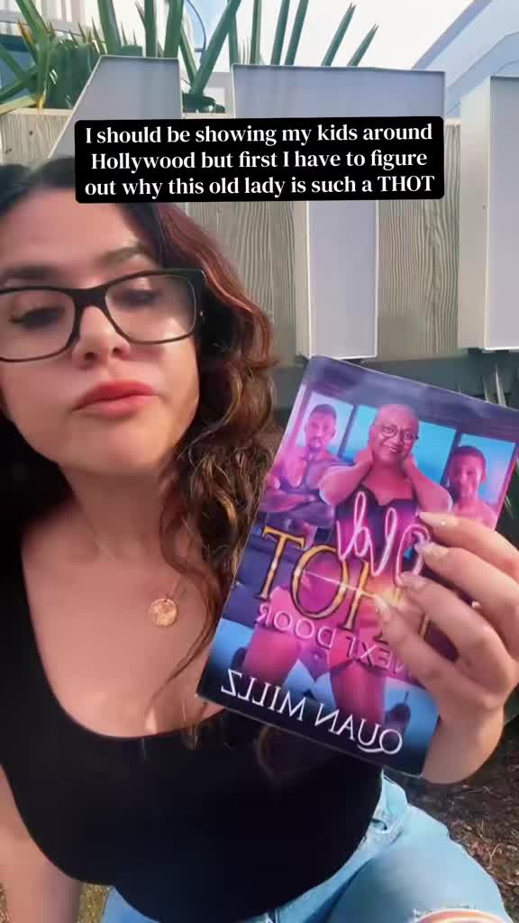 @Anyssa👽Queen of the random📚