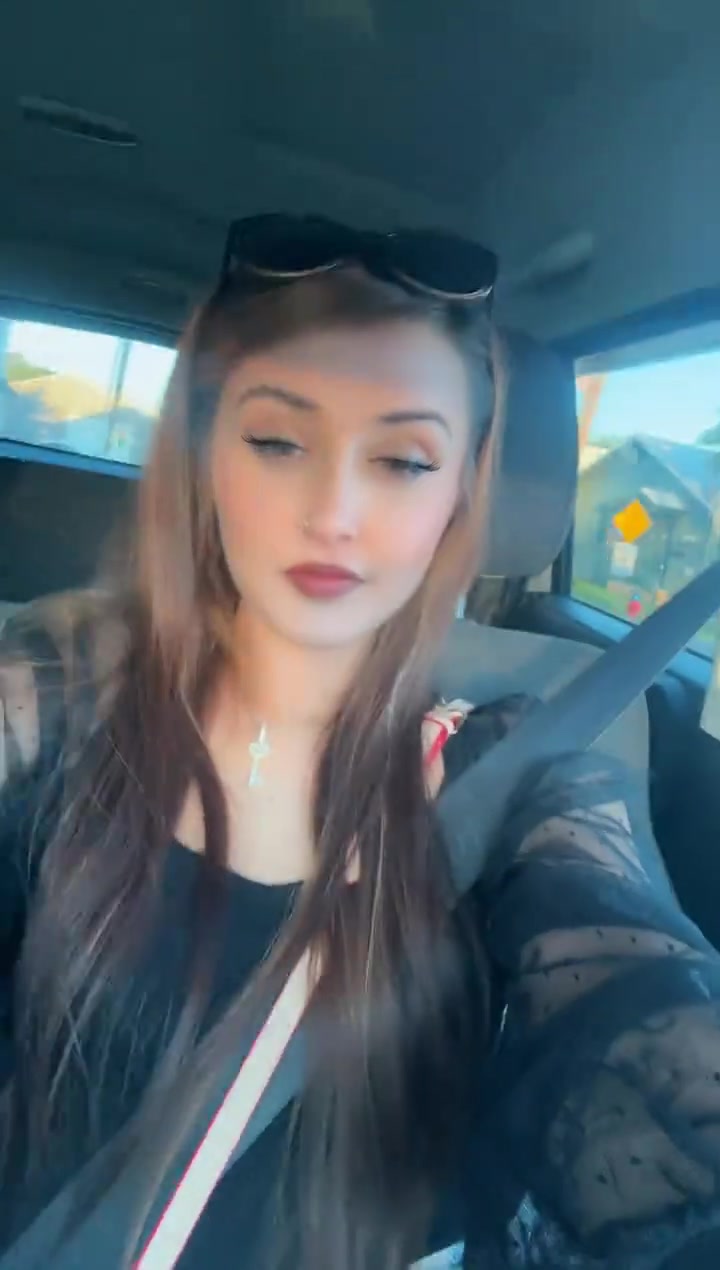 @Born2unique🤐