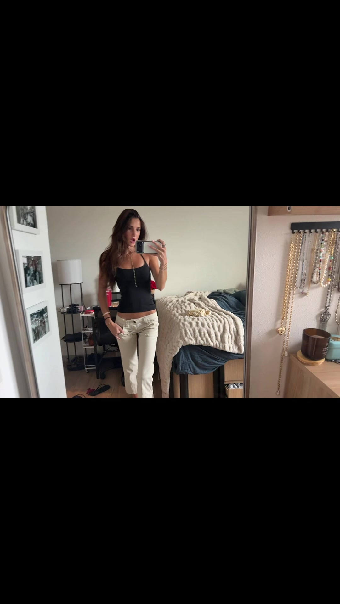 @bella