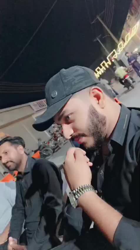 @Zeeshu 👑