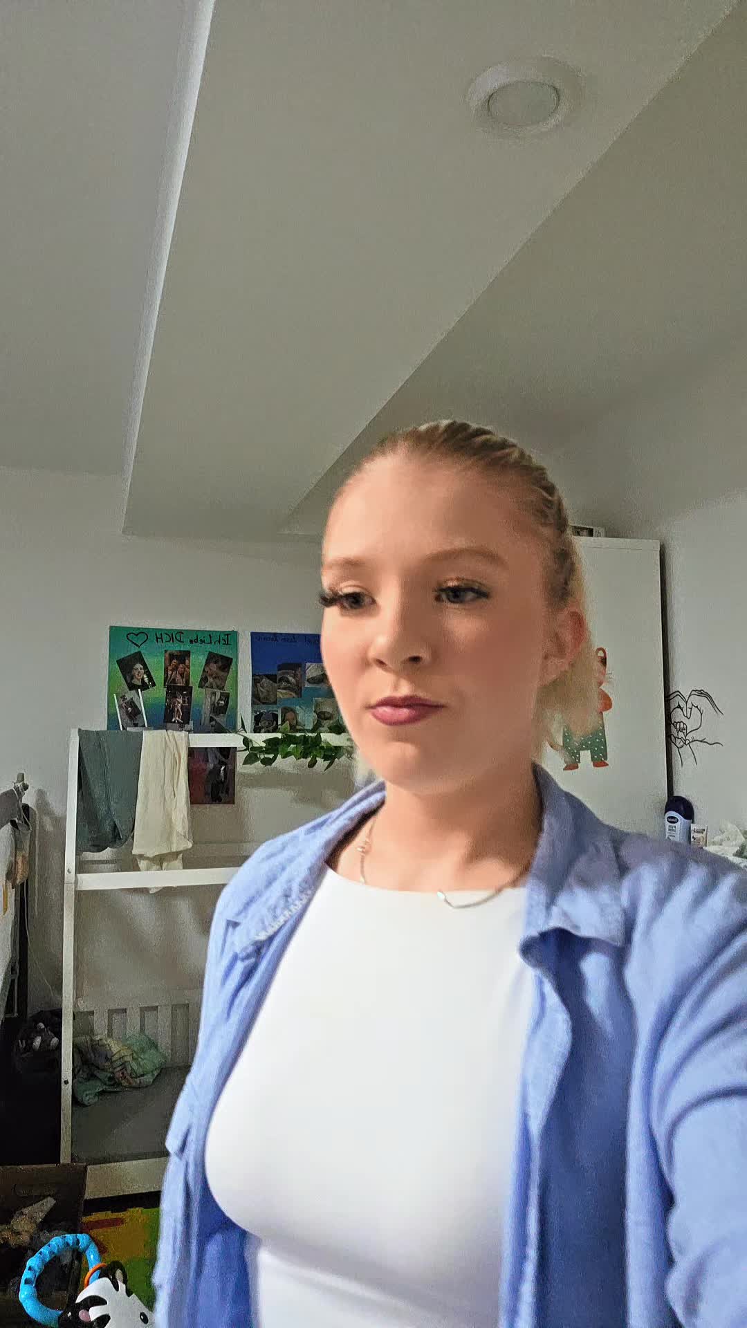 @angelina171205