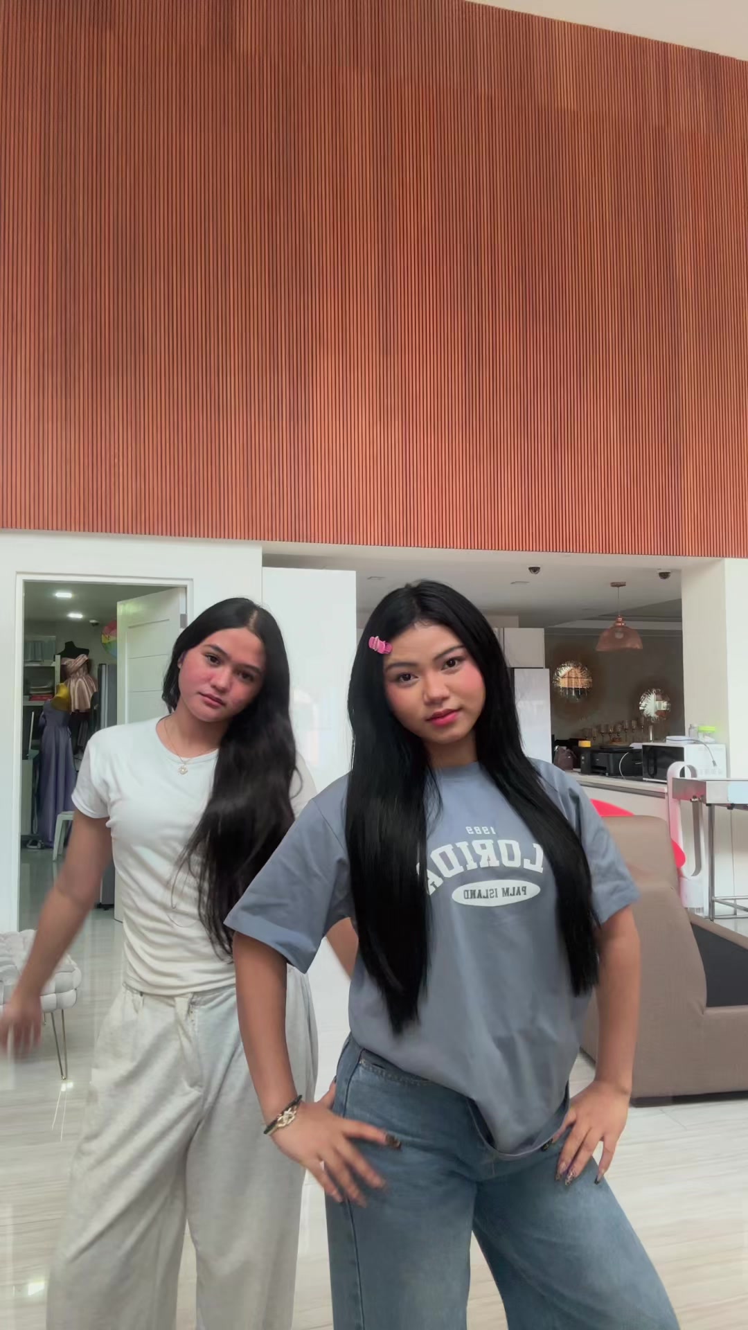 @Ella Dakz