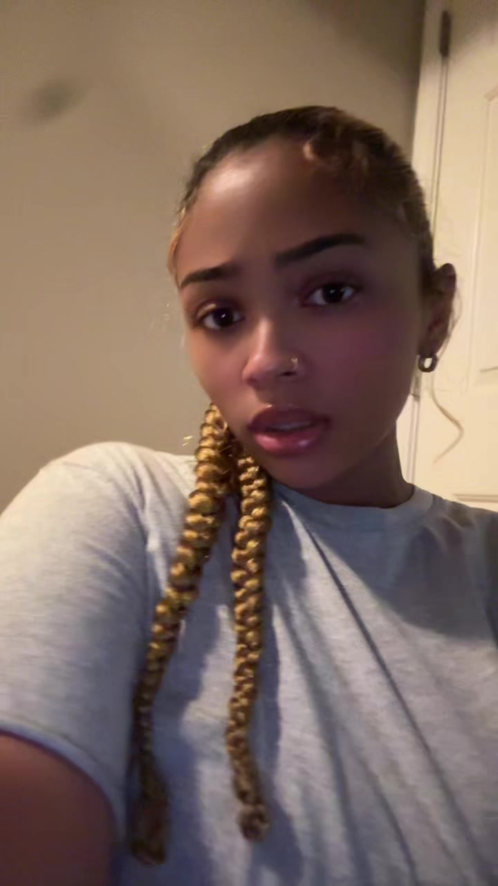 @Prettylittlethang_
