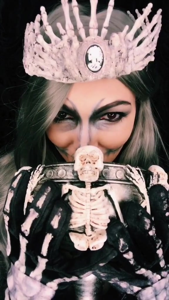 @MissDeMina