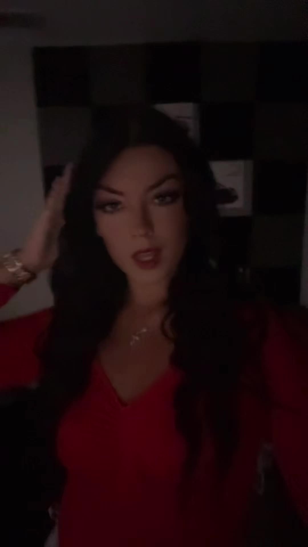@Ava_vaccaro