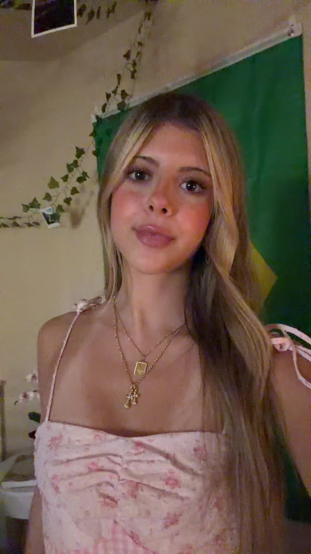 @whothefreakismariaclara