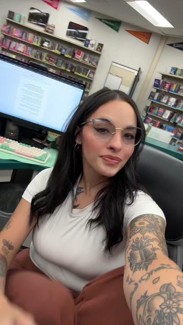 @Laura 📚 🌎 🖤