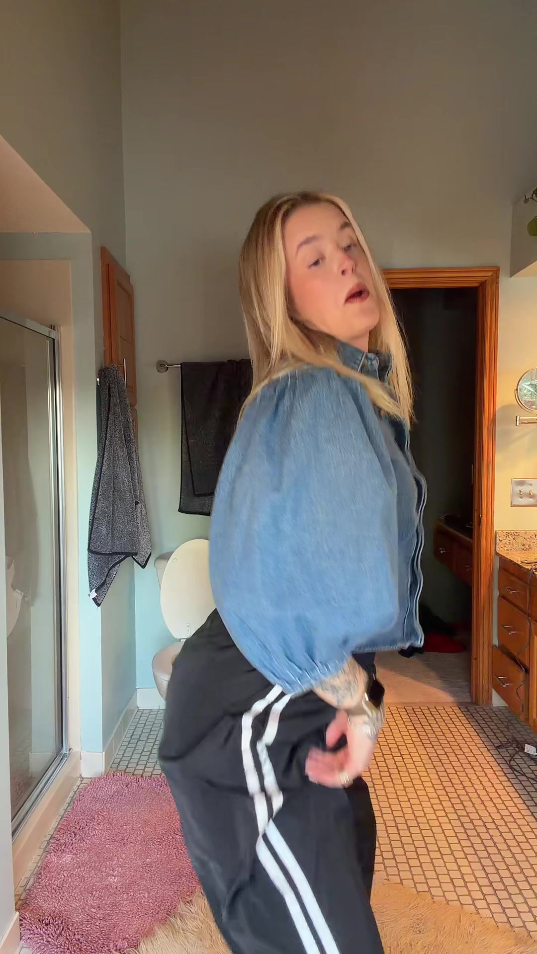 @Sam [ the Bathroom Dancer ]