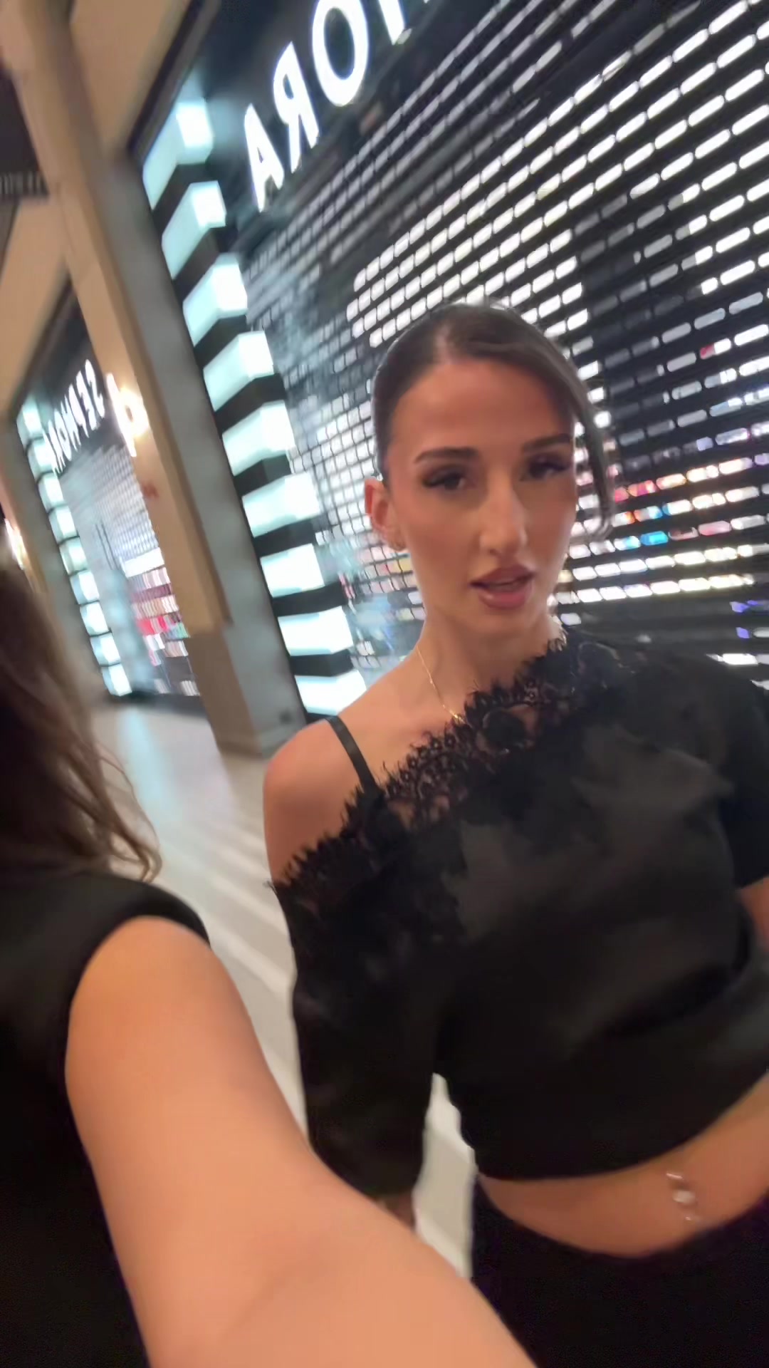 @larisadelic
