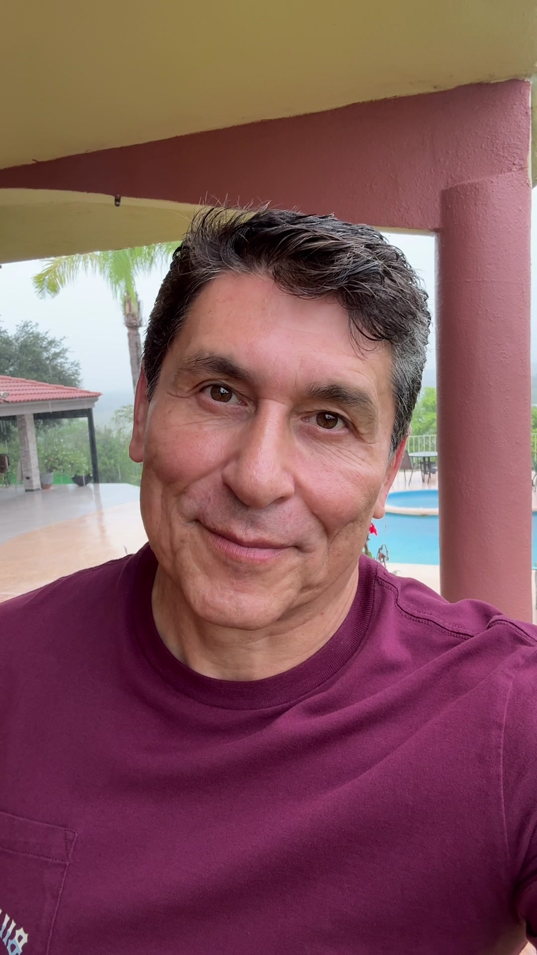@César Lozano