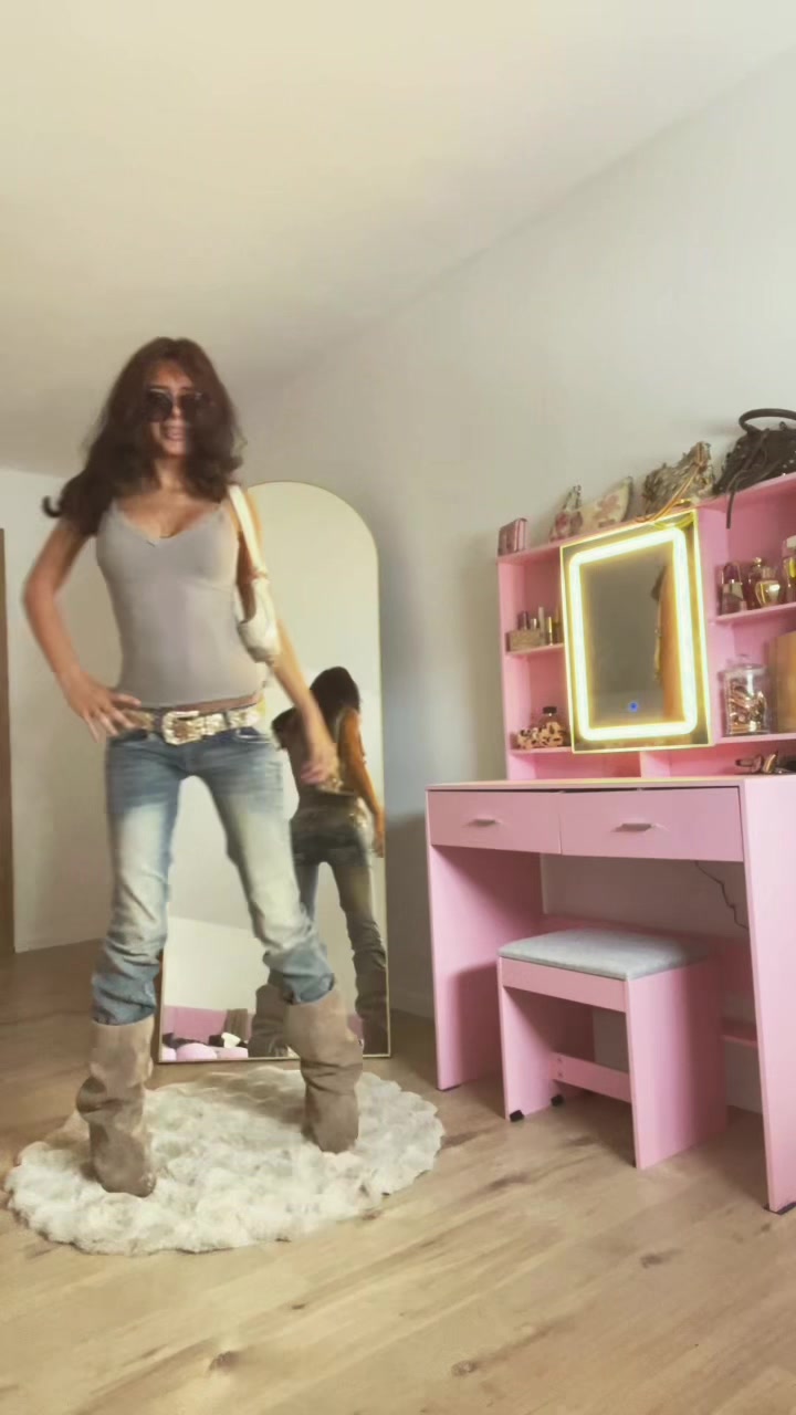 @🎬