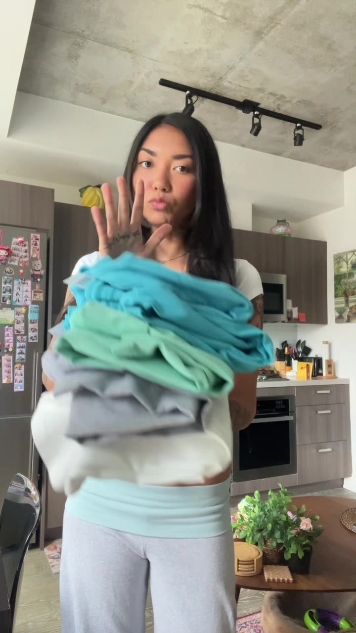 @LipBiteEmoji