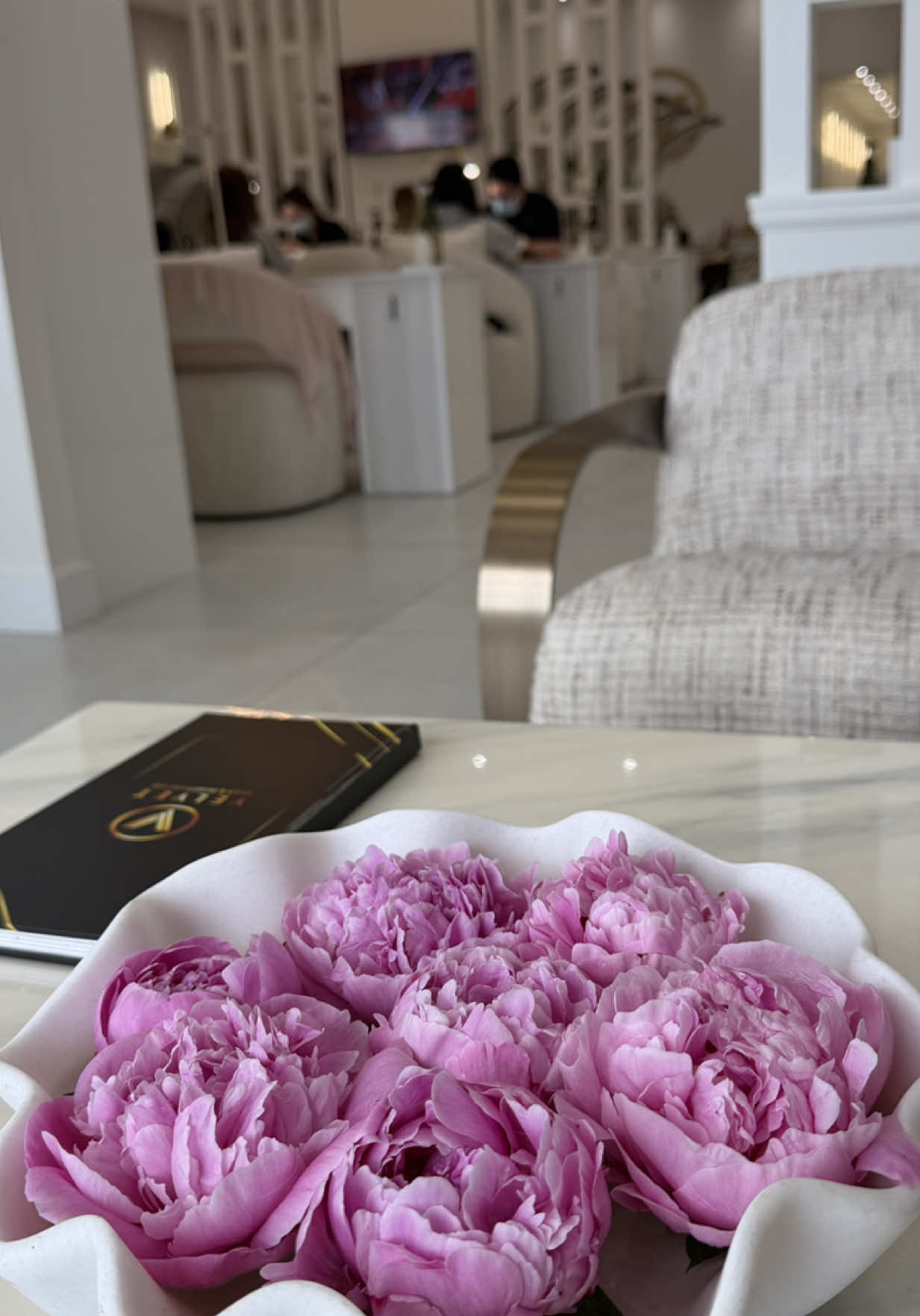 @velvet nails kw