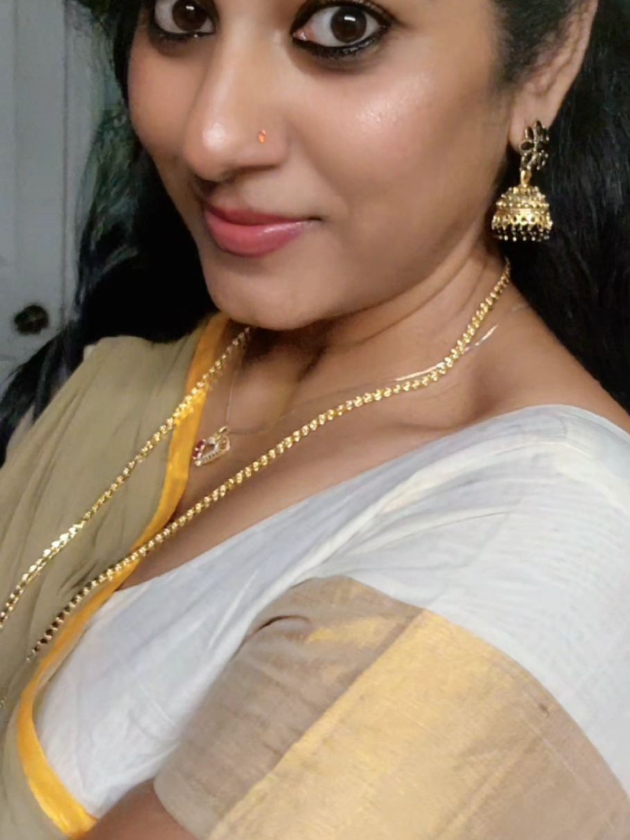 @Divyanair
