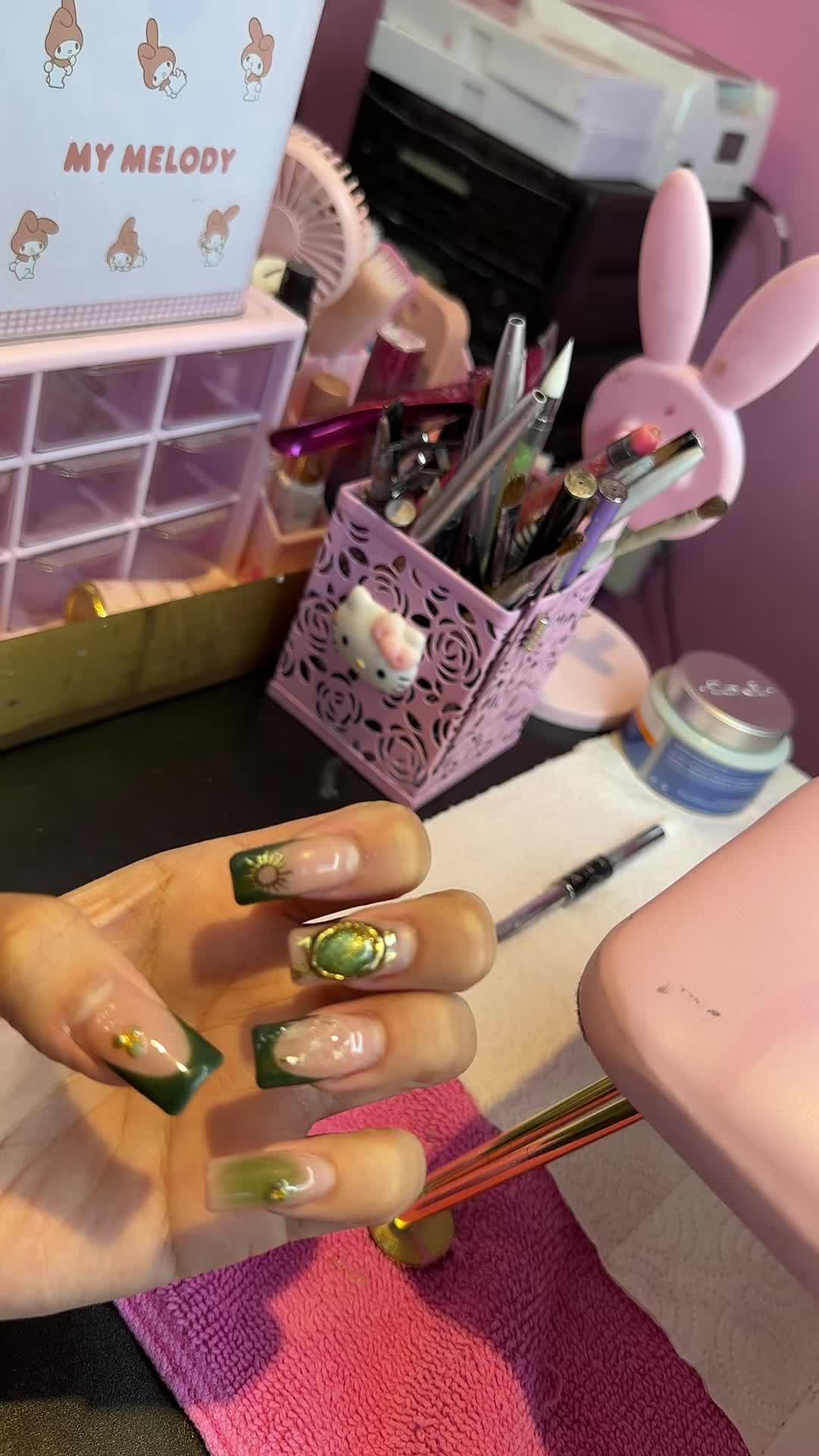 @Esthyy