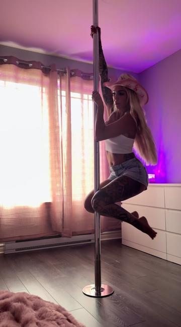 @elypeachie